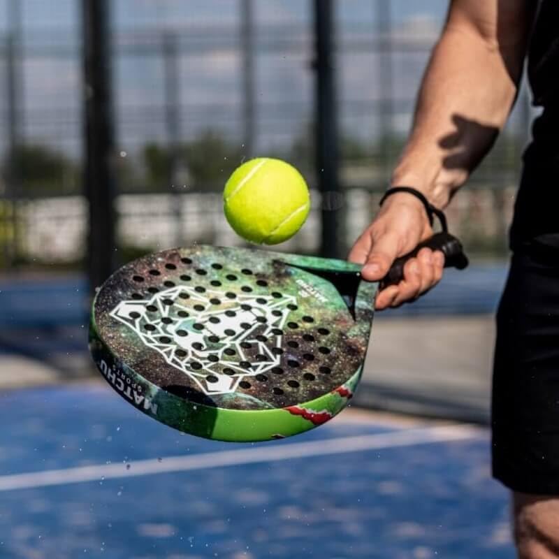 MATCHU - Padel racket - Inclusief een draagtas - 100% carbon frame, fiberglasse toplaag en zacht EVA foam - 3D grip technologie