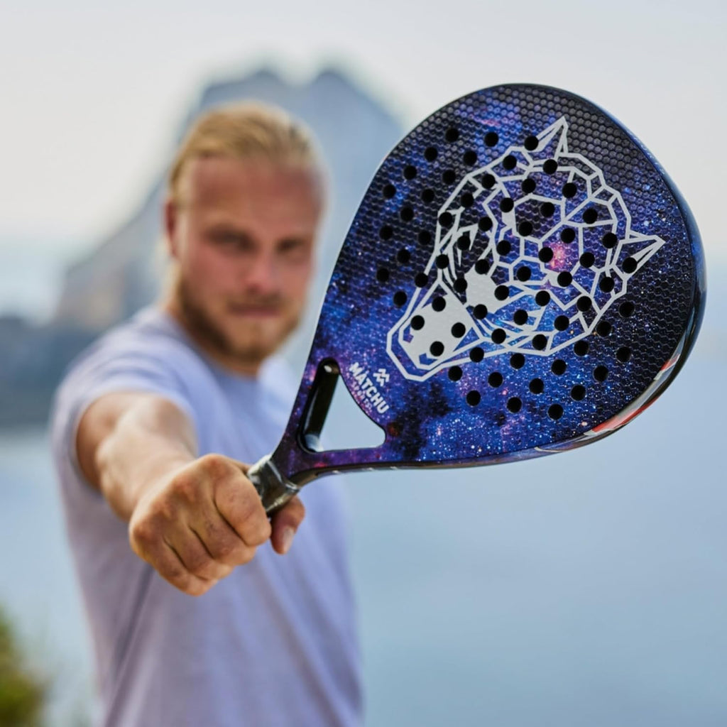 MATCHU - Padel racket - Inclusief een draagtas - 100% carbon frame, fiberglasse toplaag en zacht EVA foam - 3D grip technologie