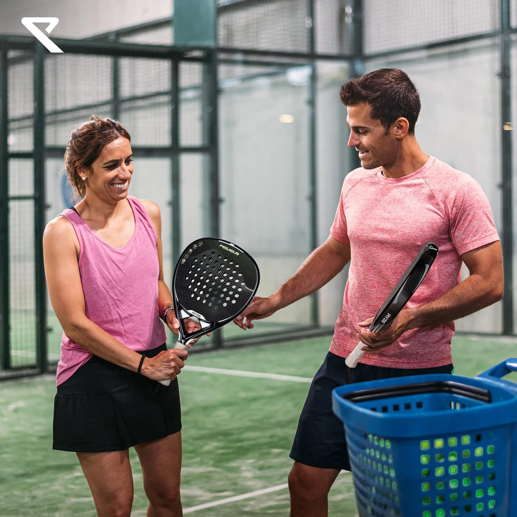 RYZE PEGASUS Padel Racket van 100% koolstofvezel - Maximale kracht + control - Pro Padel Tennisracket met EVA-15 Flex Foam - Licht en duurzaam met 360 g - Gratis draagtas inbegrepen